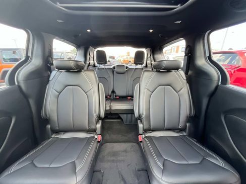 New 2026 Chrysler Pacifica Select image 29