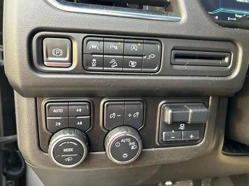 Used 2022 Chevrolet Suburban Z71 w/ Z71 Off-Road Package image 19