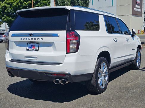Used 2022 Chevrolet Suburban High Country w/ Max Trailering Package AWD/4WD image 3