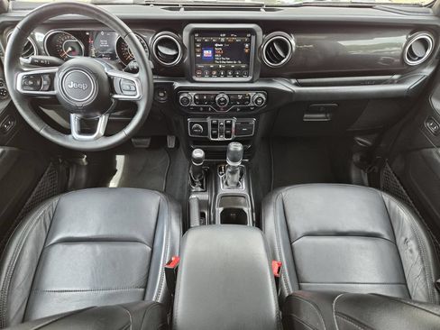 Used 2019 Jeep Wrangler Unlimited Sahara AWD/4WD image 5