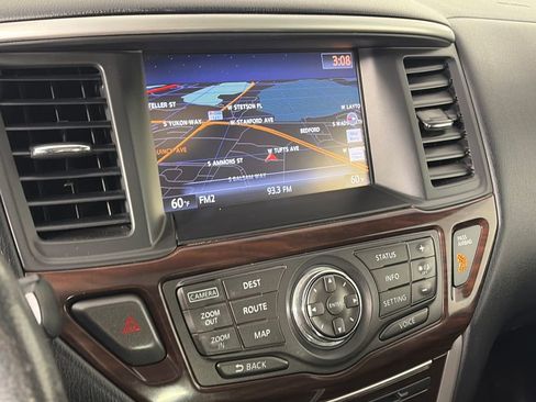Used 2016 Nissan Pathfinder Platinum w/ Family Entertainment Package AWD/4WD image 19