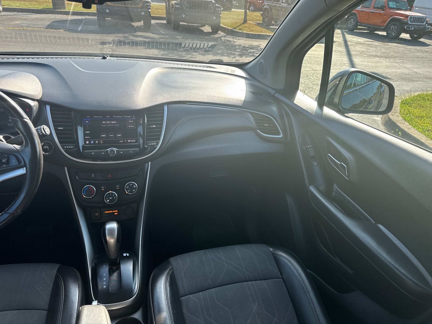 Used 2020 Chevrolet Trax LT w/ LT Convenience Package FWD image 21