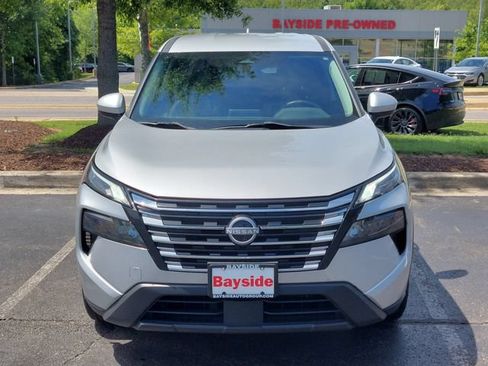 Used 2024 Nissan Rogue SV AWD/4WD image 3