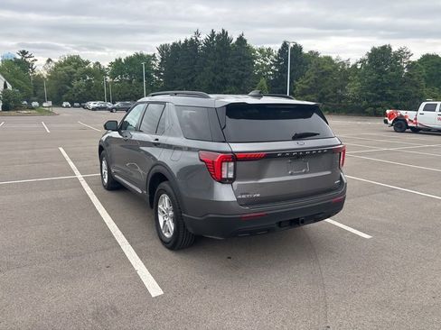Used 2025 Ford Explorer Active AWD/4WD image 5