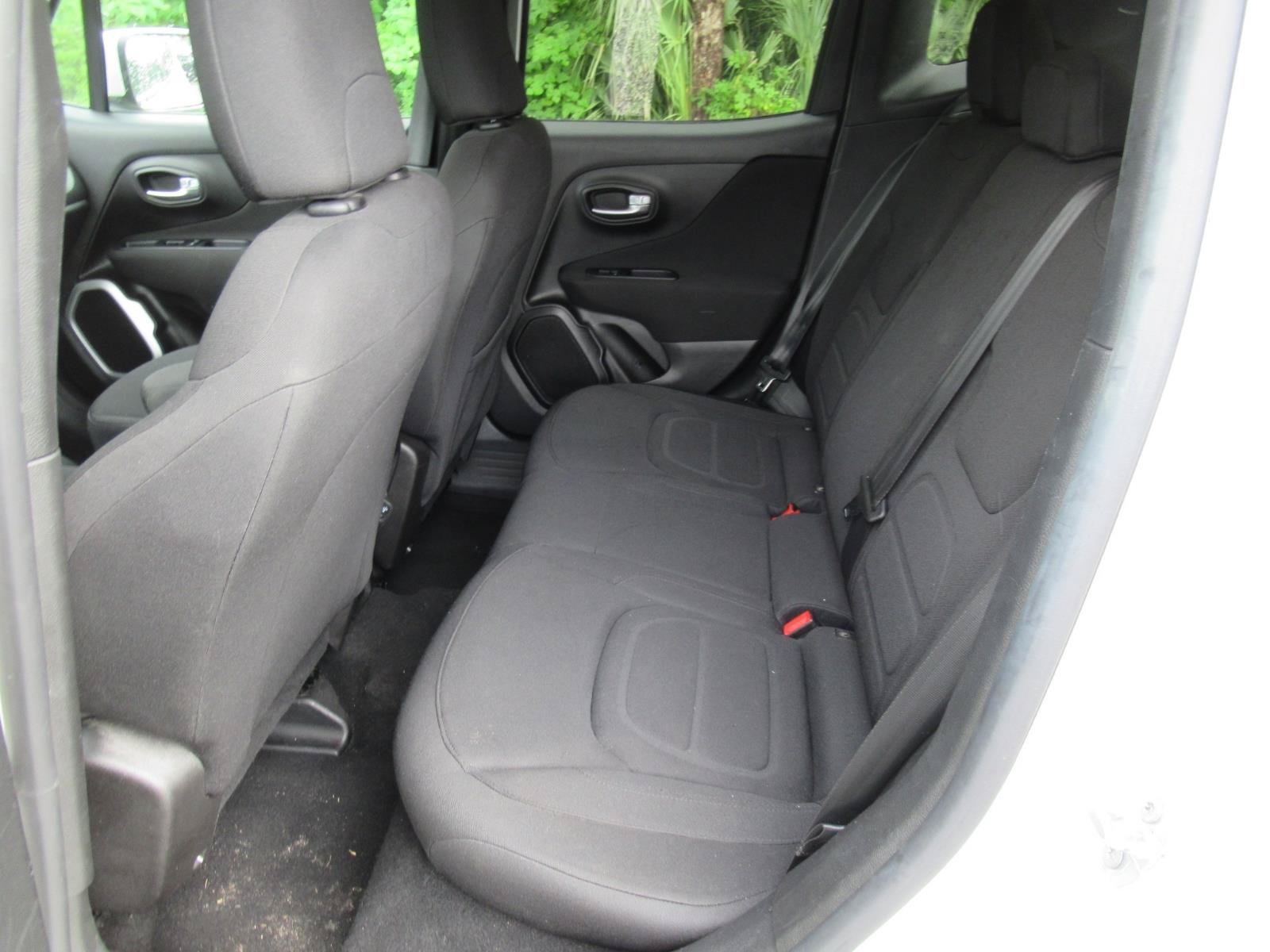 Used 2019 Jeep Renegade Latitude FWD image 33