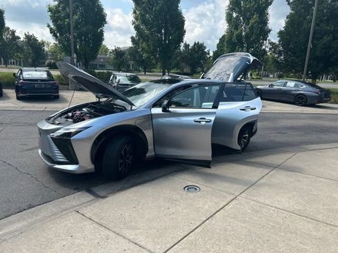 Used 2023 Lexus RZ 450e Premium w/ Technology Package AWD/4WD image 11