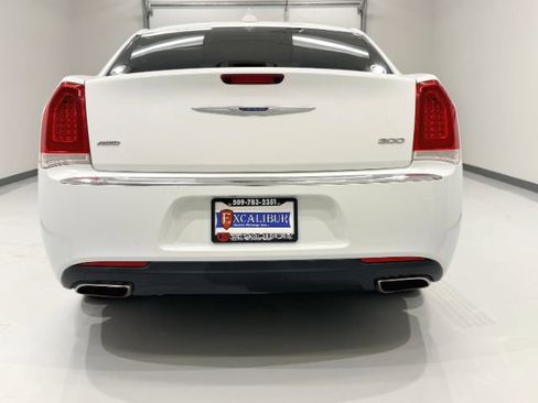 Used 2020 Chrysler 300 Limited AWD/4WD image 9