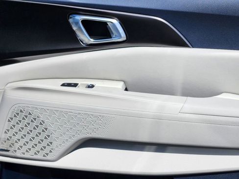 Certified 2025 Kia Carnival SX Prestige image 16