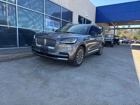 Used 2024 Lincoln Aviator 2WD w/ Premium Package image 4