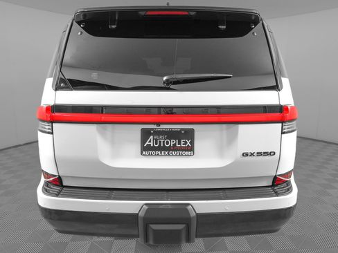 Used 2025 Lexus GX 550 w/ Accessory Package (2T) image 7