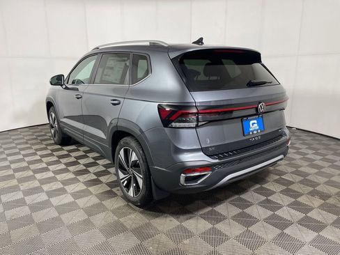 New 2026 Volkswagen Taos SE image 5