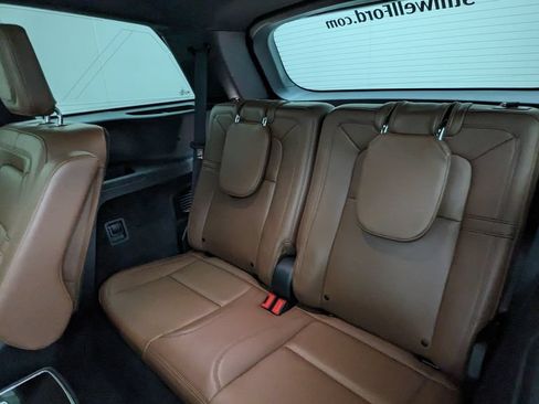 Used 2023 Lincoln Aviator Grand Touring w/ Equipment Group 301A AWD/4WD image 40