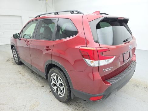 Used 2022 Subaru Forester Premium image 8