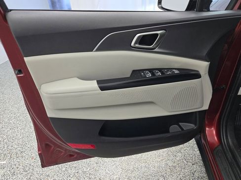 Used 2024 Kia Carnival LX image 23