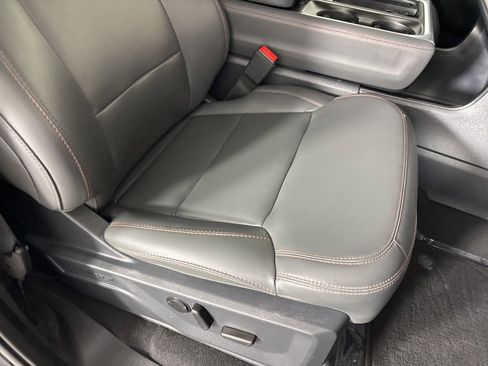 Used 2025 Ford Expedition Active AWD/4WD image 29