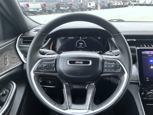 Used 2024 Jeep Grand Cherokee L Limited w/ Luxury Tech Group II image 11