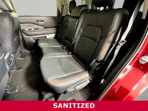 Certified 2025 Nissan Pathfinder Platinum w/ Cargo Package FWD image 20