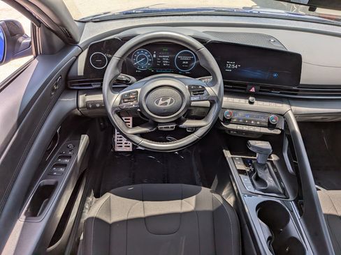 Used 2025 Hyundai Elantra Sport FWD image 16