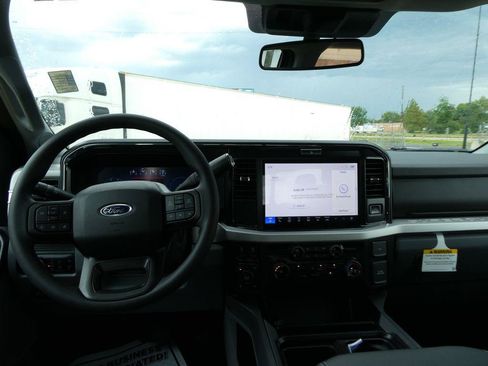 New 2026 Ford F250 XLT w/ XLT Premium Package AWD/4WD image 17