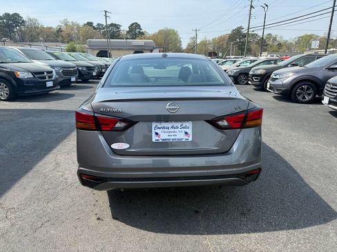 Used 2024 Nissan Altima 2.5 SV image 8
