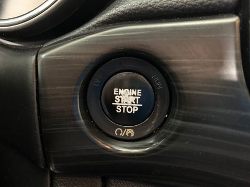 Used 2019 Jeep Grand Cherokee Altitude AWD/4WD image 16