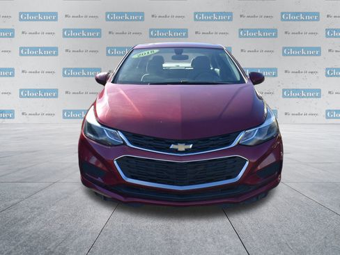 Used 2018 Chevrolet Cruze LT w/ Convenience Package image 2