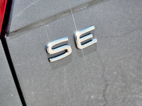 Certified 2022 Volkswagen Tiguan SE R-Line FWD image 8