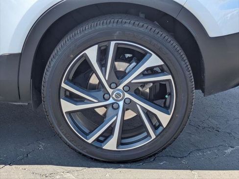 Used 2021 Volvo XC40 T5 R-Design w/ Climate Package AWD/4WD image 9