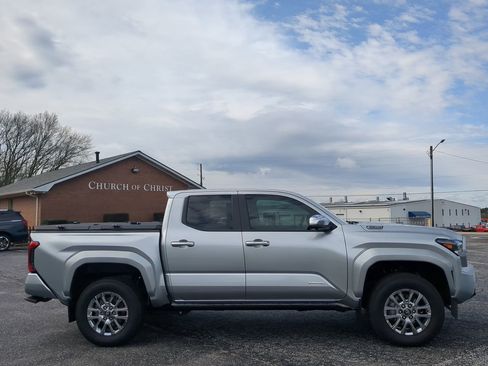 Used 2025 Toyota Tacoma Limited image 2