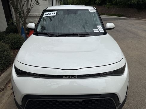 Used 2025 Kia Soul LX w/ LX Technology Package FWD image 3