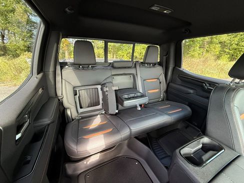 Used 2024 GMC Sierra 1500 AT4 w/ AT4 Premium Package image 29