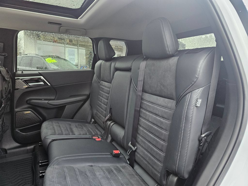 New 2026 Mitsubishi Outlander SE AWD/4WD image 12