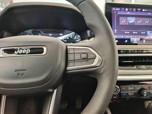 Used 2025 Jeep Compass Limited AWD/4WD image 12