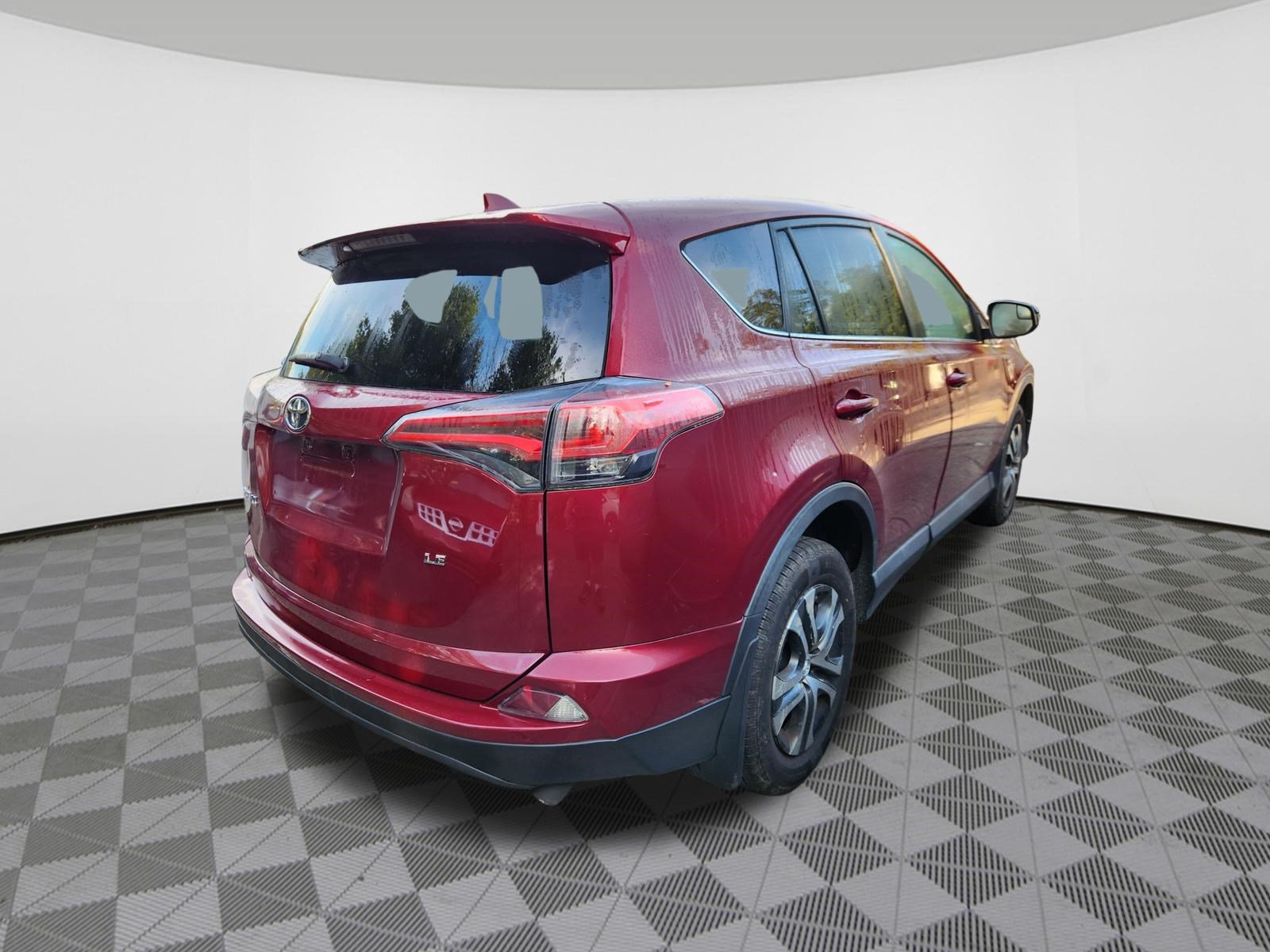 Used 2018 Toyota RAV4 LE w/ All Weather Liner Package AWD/4WD image 4