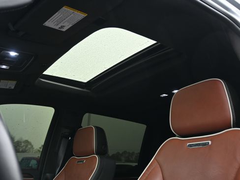 Used 2025 GMC Sierra 1500 Denali Ultimate image 9