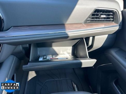 Used 2025 Chevrolet Suburban Premier AWD/4WD image 32