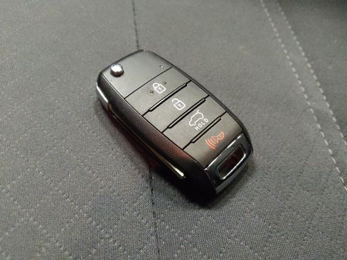 Used 2019 Kia Sorento AWD V6 image 32