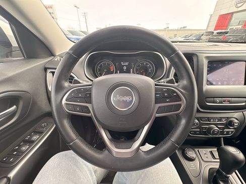 Used 2019 Jeep Cherokee Latitude Plus image 18