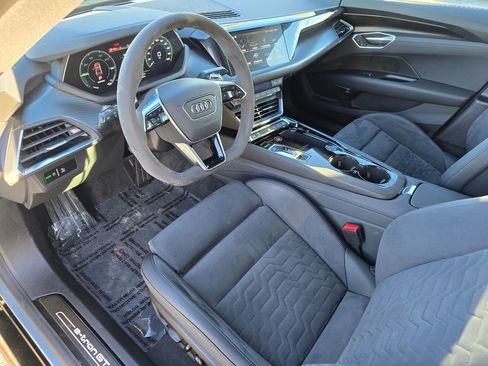 Used 2024 Audi e-tron GT Premium Plus image 10