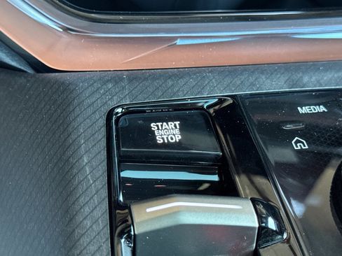 Used 2025 BMW X3 xDrive30i w/ Convenience Package image 17