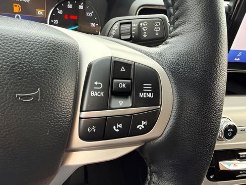 Used 2023 Ford Explorer XLT w/ Equipment Group 202A AWD/4WD image 21