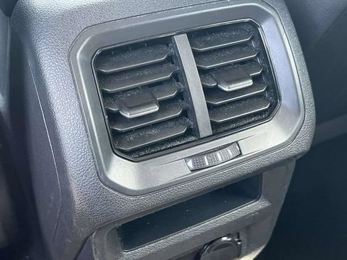 Used 2024 Volkswagen Tiguan SE FWD image 20