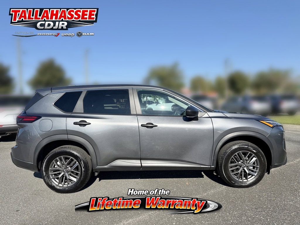 Used 2024 Nissan Rogue S AWD/4WD image 2