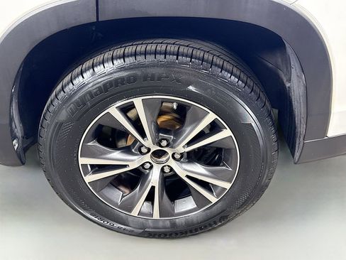 Used 2019 Toyota Highlander LE image 28