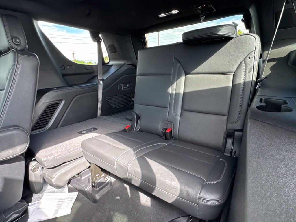 Used 2025 GMC Yukon Denali AWD/4WD image 16