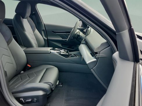 New 2026 BMW 530i w/ M Sport Package RWD image 21