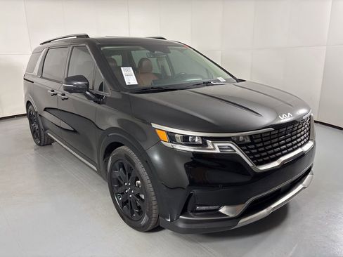 Used 2023 Kia Carnival SX Prestige image 2