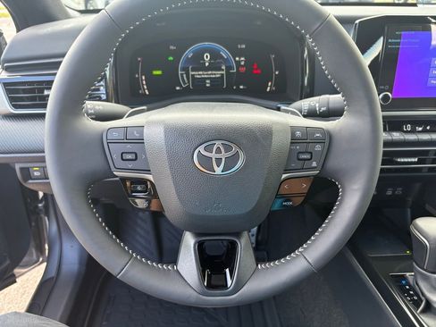 Used 2025 Toyota Camry SE image 24