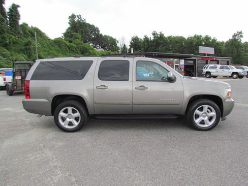 Used 2008 Chevrolet Suburban LT w/ Convenience Package 1 image 8