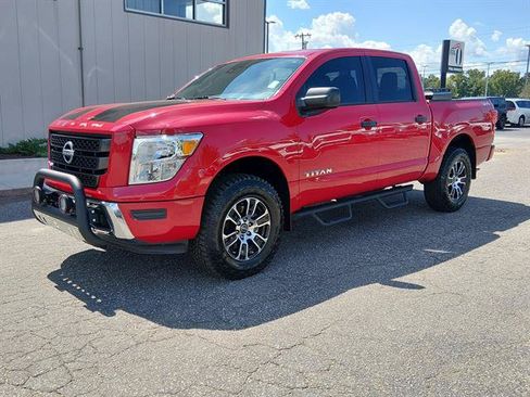Used 2023 Nissan Titan SV AWD/4WD image 7